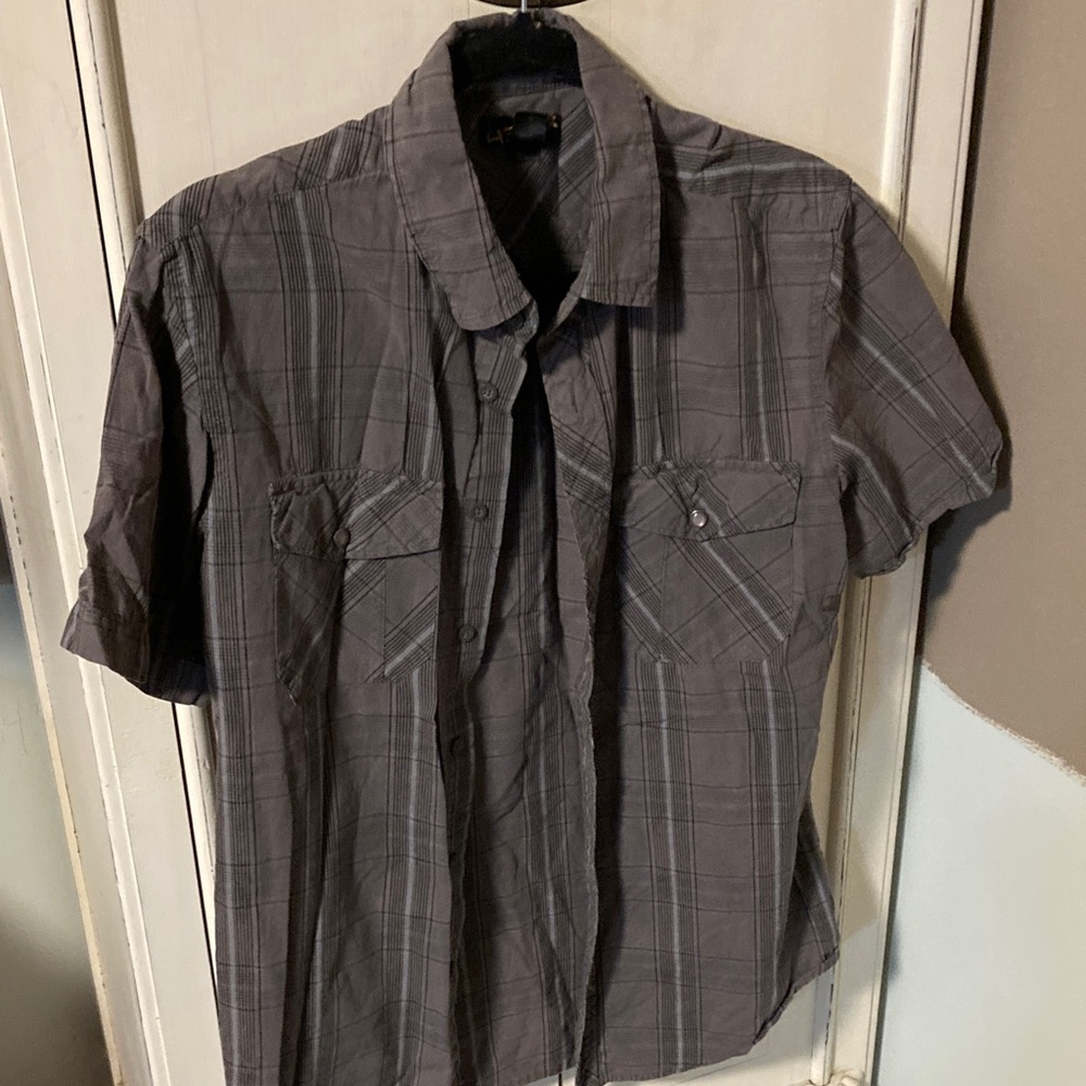 Helix Men's medium Gray Plaid Short Sleeve Shirt